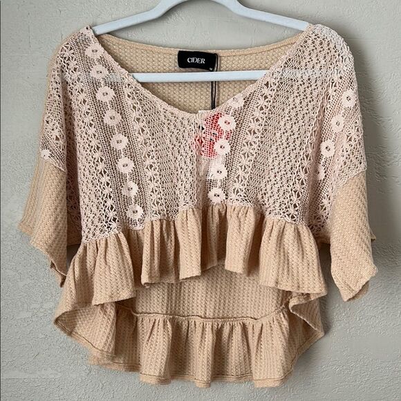 Cider Size M HOLLOW OUT RUFFLE HEM SHORT SLEEVE SHEER CROCHET TOP in Burlywood - Picture 1 of 6